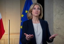 Šefica austrijske diplomatije pozvala koleginicu iz Albanije na „Opernbal”