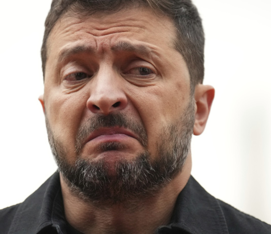 Vašington pritiska Kijev: Zelenski pred najopasnijim trenutkom u svom mandatu