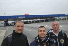 Trojica policajaca koja su pešačila za „decu leptire” stigla na Hilandar