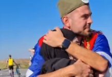 Emotivan susret studenata Nadije i Save: Ona sa hidžabom, on sa šajkačom