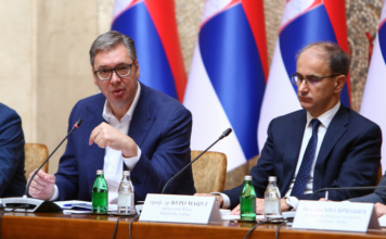 Frans pres: Predsednik Srbije želi da izbegne konfiskaciju ruskih akcija u NIS-u