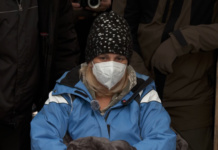 Dijana Hrka primila infuziju, nastavlja štrajk glađu pored Skupštine