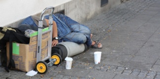 Poklonili beskućnicima po 10.000 evra i rekli ima da rade šta žele