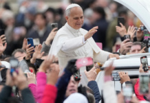 Papa podržao siromašne i kritikovao Trampa