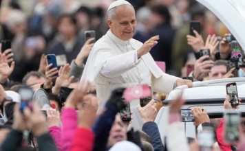 Papa podržao siromašne i kritikovao Trampa