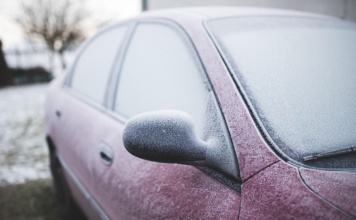 Kako da otvorite zamrznuta vrata na automobilu bez oštećenja
