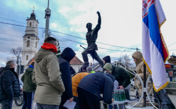 Studenti u akciji “Raspiši pobedu”: Veliki odziv građana, kutije pune