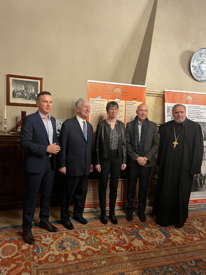 Željko Dragić sa Prestolonaslednikom i visokim gostima, ambasadorkom Nemačke, ambasadorom Češke i profesorom protejerejm-stavroforom Dragomirom Sando