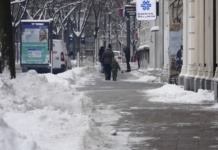 Studenti u akciji čišćenja snega