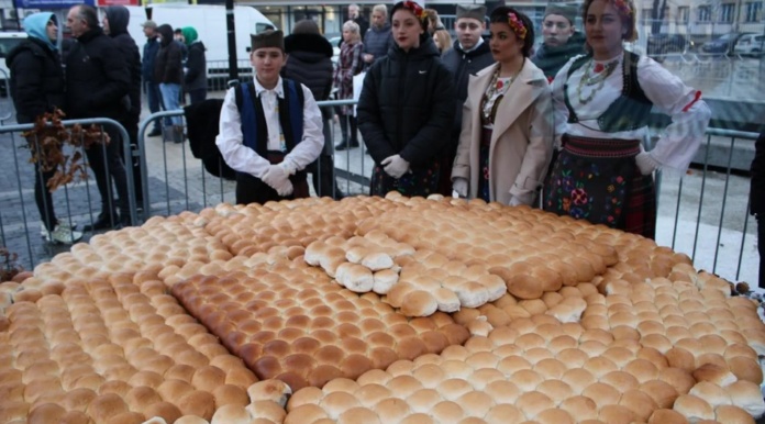 Lomljenje česnice u Leskovcu
