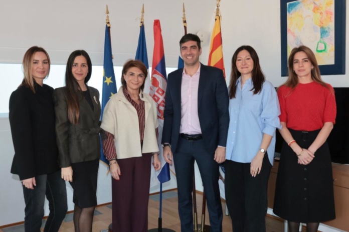 Gospođa Martine Vassal i predstavnici srpske zajednice u Aix-Marseille-Provence Métropole Dijana,Marina,Ana,Danijela i Igor