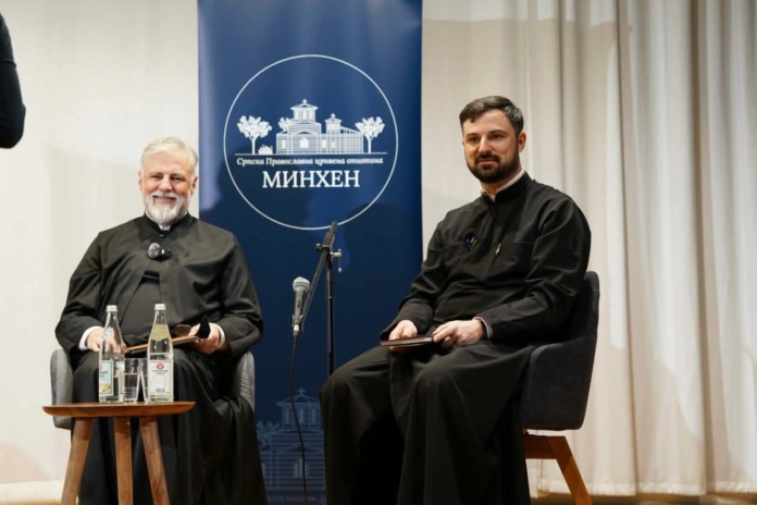 Pisci u mantiji � vladika Grigorije sa iskustvom u pisanju i protojerej Bojan Simić sa literarnim prvencem