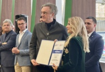 Čadežu zahvalnica Srpske asocijacije uvoznika vozila za razvoj e-mobilnosti