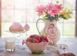 Šta ne bi trebalo da stoji na trpezarijskom stolu?