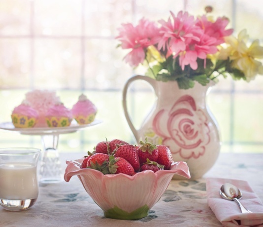 Šta ne bi trebalo da stoji na trpezarijskom stolu?