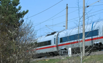 550 putnika u sauni na šinama: Električni kablovi pali na voz u Nemačkoj